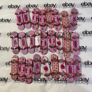 Lot Of 26 Mini Finger Skateboards Pink Valentine Theme XOXO Kiss Love Toy Boards